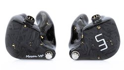 Unique Melody�A�}���`BA�J�X�^��IEM�uMASON V3�{�v�uMENTOR V3�{�v�B�V�f�ނ�����P�[�u���Ńu���b�V���A�b�v