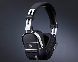 ���[�����h�ABT�w�b�h�z���ł���M�^�[�A���v�ł�����uWAZA-AIR�v�B�M�^�[�������S���C�����X��