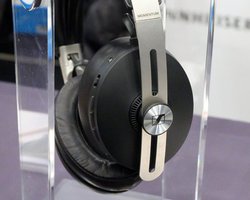 ���|�^�t�F�X���[���n�C�U�[�A�VNC�w�b�h�z���uMOMENTUM Wireless�v���l�C�^Brise Audio���̃|�^�A�����o��