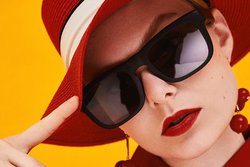 �o�[�`�����T���E���h�Ή��X�s�[�J�[�����X�}�[�g�T���O���X�uMutrics�v�B�Ŕ�12,545�~