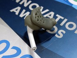 ��CES��HyperX�A���E���̃��C�����X�[�d�Q�[�~���O�w�b�h�Z�b�g�^�e�[���[���C�h�C���[�`�b�v�umyfit solutions�v