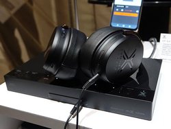 ��CES��JVC�P���E�b�h�A�X�s�[�J�[�Đ��̂悤�ȃT���E���h���w�b�h�z���Œ�����uEXOFIELD THEATER�v�V�X�e��