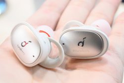 ��CES��Anker�A�ŏ�ʊ��S���C�����X�uLiberty 2 Pro�v�ɐV�F�g�z���C�g�h�B���o�C���o�b�e���[�V���i����I