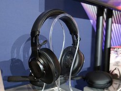 ��CES��JBL�A�V���C�����X�w�b�h�z���uCLUB�V���[�Y�v�B�Ǝ��N���E�h�V�X�e���uPersoni-Fi�v�Ή�