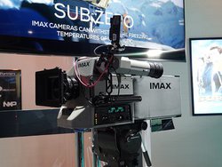 ��CES��IMAX Enhanced�����̓A�s�[���B�uPlay-Fi�v�i���Ńe���r�ƃT�E���h�o�[�̃��C�����X�ڑ���