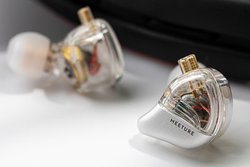 SIMGOT�A�g�`�^�������U�����h�̗p�n�C���]�Ή��C���z���uMEETURE MT3 PRO�v�B���P�[�u���Ή��Őō�7,800�~