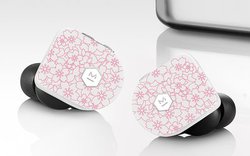 Master & Dynamic�A�m�C�L�������ڊ��S���C�����X�uMW07 PLUS�v�̌���F�wCherry Blossom�x