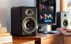 Audioengine�A�u�b�N�V�F���t�^�X�s�[�J�[�uA5+�v���C�����X���f��