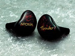 AROMA�A�Ǝ��J��1DD��10BA�̃n�C�u���b�h�C���z���uMusical Box Thunder�v�B�Ŕ�36���~