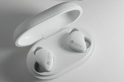 �P���u���b�W�I�[�f�B�I�A���{�̃T�E���h�G���W�j�A�ƍ�������S���C�����X�uMELOMANIA TOUCH�v