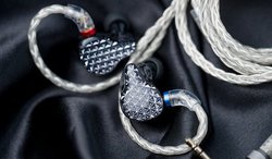 FiiO�AKnowles���n�C�G���h����BA�����̗p��IEM�uFA9�v�B8�p�^�[���̉����`���[�j���O���\