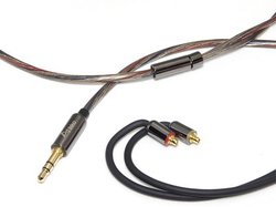 ikko Audio�A���̒P�̃��P�[�u���uArc CTU-01�v�B�⃁�b�L�P�������Q���7�{��8�c�\��