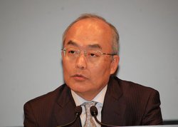 \j[A1l̉cƗv͉ߋō̑ONx݂Aʊʂ̓RiЂő啝v