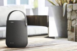 ��IFA��Harman Kardon�A�k���f�U�C���̃|�[�^�u���X�}�[�g�X�s�[�J�[���\