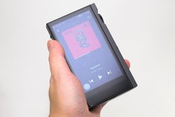 Astell&Kern�A����4.4mm�o�����X�o�͂𓋍ڂ����p���t��DAP�uKANN ALPHA�v