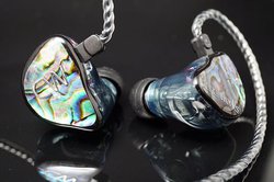 �J�i�����[�N�X�A�f�U�C����I�ׂ�g�Z�~�J�X�^���h�̃��j�o�[�T��IEM�uCW-S�V���[�Y�v