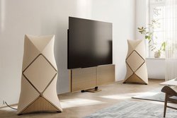 Bang & Olufsen�A95���N�L�O�̃S�[���f���R���N�V�����B���E���������L�����y�[����