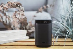 XGIMI�AAndroid TV���ڂ̃��o�C���v���W�F�N�^�[�uMoGo Pro+�v�B�ő�100�C���`�𓊎ʉ\