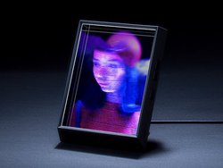 iPhone�ʐ^������3D�ɂł���f�B�X�v���C�uLooking Glass Portrait�v���\�B199�h������