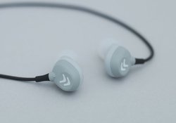 Artio�A�����Z�p�ɂ�闧�̃T�E���h����y�����K�Ɋy���߂�C���z���uCR-S1�v