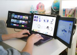 JAPANNEXTAm[gPCő3ʂɊgł郂oCj^[uTri-Screenv