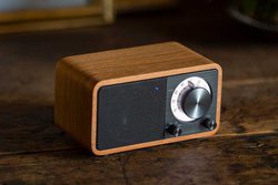 �R�y�b�N�AFM���W�I�Ή�BT�X�s�[�J�[�uWR-301�v�̐V�F�`�F���[�^�_�[�N�O���[