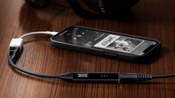 THX�A�Ǝ��Z�p�uTHX AAA�v�̗p�̃|�[�^�u��USB-DAC�uTHX Onyx�v�B���Џ��̃R���V���[�}�[�������i