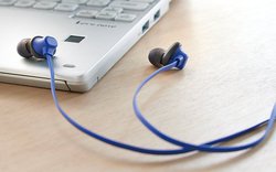 �p�i�\�j�b�N�A�A���Đ���18���Ԃ�BT�C���z���uRZ-NJ320B�v�B�t�B�b�g�������_�u���z�[���h�`��