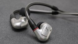 �[���n�C�U�[�A�V�t���O�V�b�v�C���z���uIE 900�v�B�gX3R�e�N�m���W�[�h�ŁuIE 800S�v�𒴂��钆����Đ�������