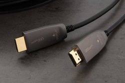 QED�AHDMI 2.1�Ή��P�[�u���uPerformance Active Optical HDMI LSZH�v�B���t�@�C�o�[�Ɠ��̃n�C�u���b�h�\��