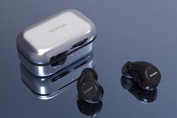 NOKIA�A�n�C�u���b�h�^���S���C�����X�C���z���uNOKIA P3600�v�B�P�[�X�͉��N�̍����g�ѓd�b�����`�[�t