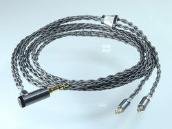 ���{�f�B�b�N�X�A���ЊJ��OFC�v���O�Ɠ��n��ƃ��[�J�[�����J�����̂��̗p�������P�[�u��