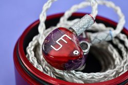 Unique Melody�A1DD�^1BA�\���̐V�G���g���[IEM�u2HT�v�B��3.7���~