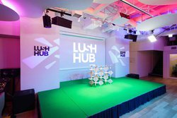 �a�J�̃��C�u�z�M���_�uLUSH HUB�v�̃O�����h�I�[�v���C�x���g�A�{��18�����I�����C���J��