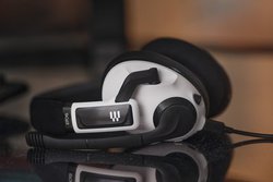 EPOS�AUSB��Bluetooth�̉����������ɒ�����Q�[�~���O�w�b�h�Z�b�g�uH3 Hybrid�v