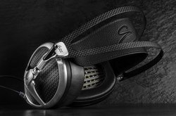 �y����3���zMeze Audio�̐V���̓w�b�h�z���uElite�v�𐶔z�M�ŏЉ�I�u�H�̃w�b�h�t�H����2021 ONLINE�v