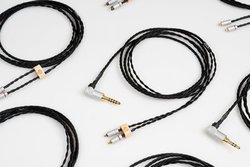 Brise Audio�A�V�v���O�^�R�l�N�^�[���̗p�����C���z���P�[�u���̃X�^���_�[�h���f���uSTR7 As-Is�v