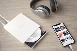 �o�b�t�@���[�A�X�}�z�pCD���R�[�_�[�u���N���R�v�ɗL���ڑ����f���BLighning�^USB-C�^USB Micro-B�P�[�u������