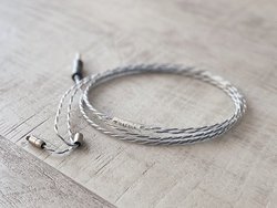 WAGNUS.�A�n�C�u���b�h���ނ�Ǝ��n���_���̗p�������P�[�u���uNUCLEON�v