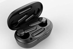 ��CES��JBL�A�Q�[�~���O���C���gJBL Quantum�h���珉�̊��S���C�����X��USB�}�C�N