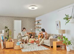 �A�C���X�I�[���}�A���Џ��ƂȂ�Bluetooth�X�s�[�J�[�����^LED�V�[�����O���C�g�𔭔�