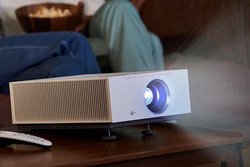 LG�A���[�U�[�{2ch LED������4K�v���W�F�N�^�[�uHU710PW�v�B�ő�300�C���`���e�\