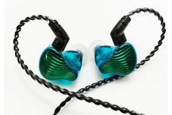 TKZK�A�g�C�y�ɓ���g���h�ł���n�C�u���b�h�C���z���uWAVE J�v�B���{�d�l�̃P�[�u�����t��