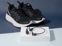 Shokz��Salomon���R���{�B���`���C���z���ƃ����j���O�V���[�Y�̓��ʃZ�b�g3���