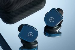 Master & Dynamic�AANC���S���C�����X�uMW08 Sport�v�B��U�h�~���H�̃T�t�@�C�A�K���X���̗p