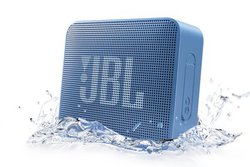 JBL�AIPX7�Ή��̃|�[�^�u��BT�X�s�[�J�[�uGO Essential�v�B�g��̂Ђ�T�C�Y�h�̏��^�݌v