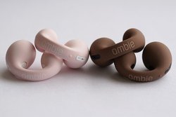 ambie�A�����ӂ����Ȃ����S���C�����X�uAM-TW01�v�ɐV�J���o���BBaby Pink�^Mocha