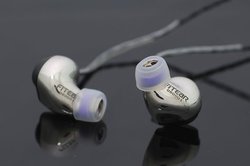 FitEar�A��×p�V���o�[�f�ރV�F���̑n��65���N�C���z���uFitEar Silver�v�B���Ȑ��������Z�p�����p