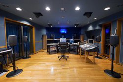 �q�r�m�̃��R�[�f�B���O�X�^�W�I���h���r�[�A�g���X�Ή��B7.1.4ch�\��