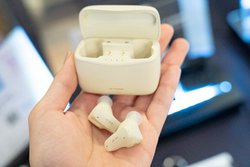 ���w�b�h�t�H���Ձ����f�B�E�X�uHP-R300BT�v�������o��BChord&Major�͉��y�W�������ʃC���z��10���S���p��